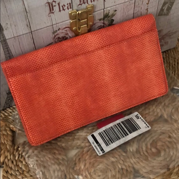Authentic Aldo envelop clutch - Picture 3 of 8